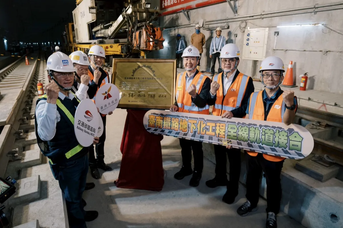 台南鐵路地下化永久軌接合完成 23處平交道將消失、拚年底通車