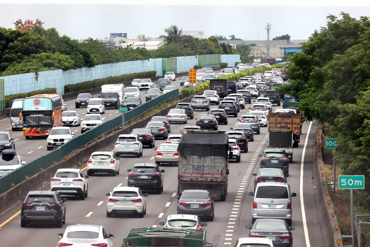 春節連假車潮湧現  高公局規畫11條替代道路