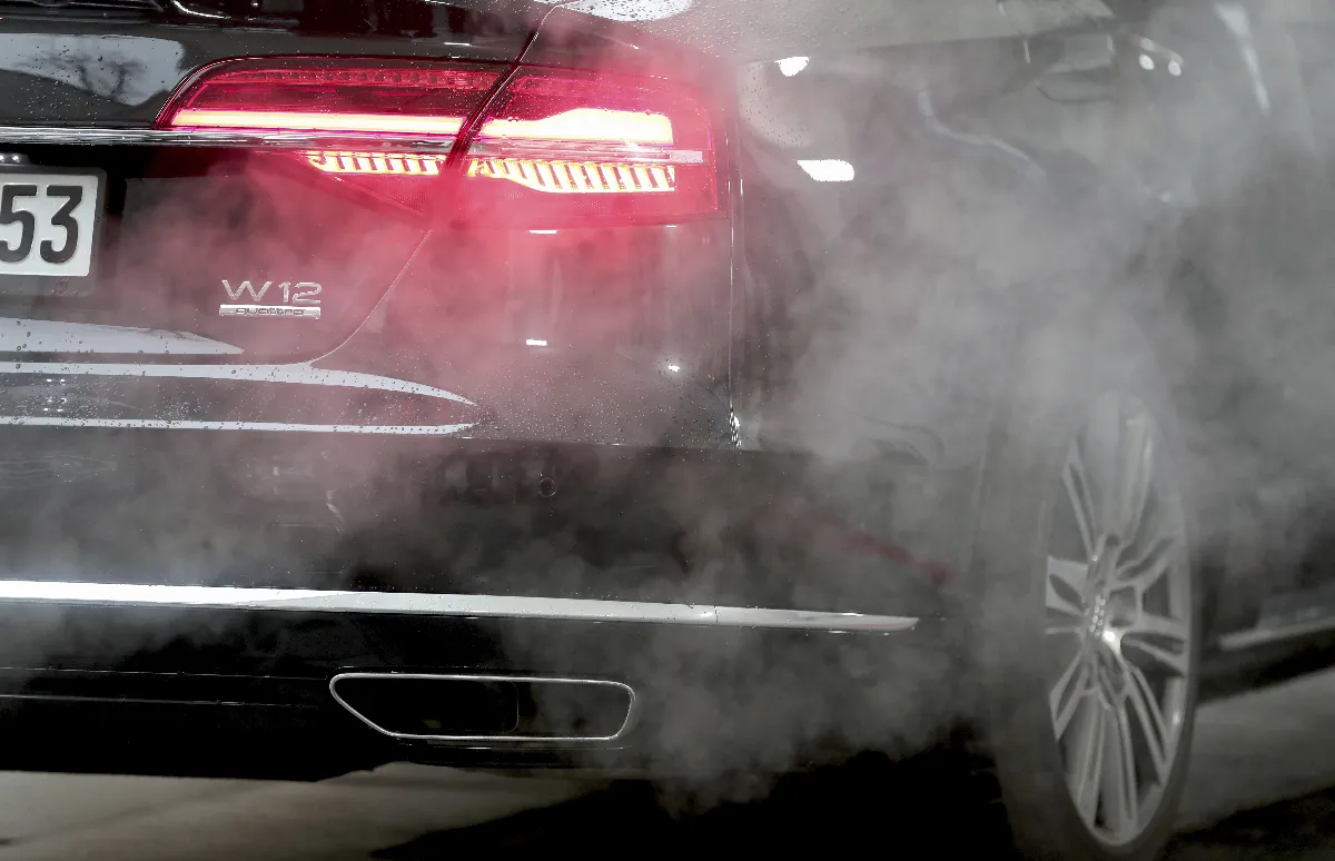歐盟放寬燃油車禁售政策 碳排量恐增10%