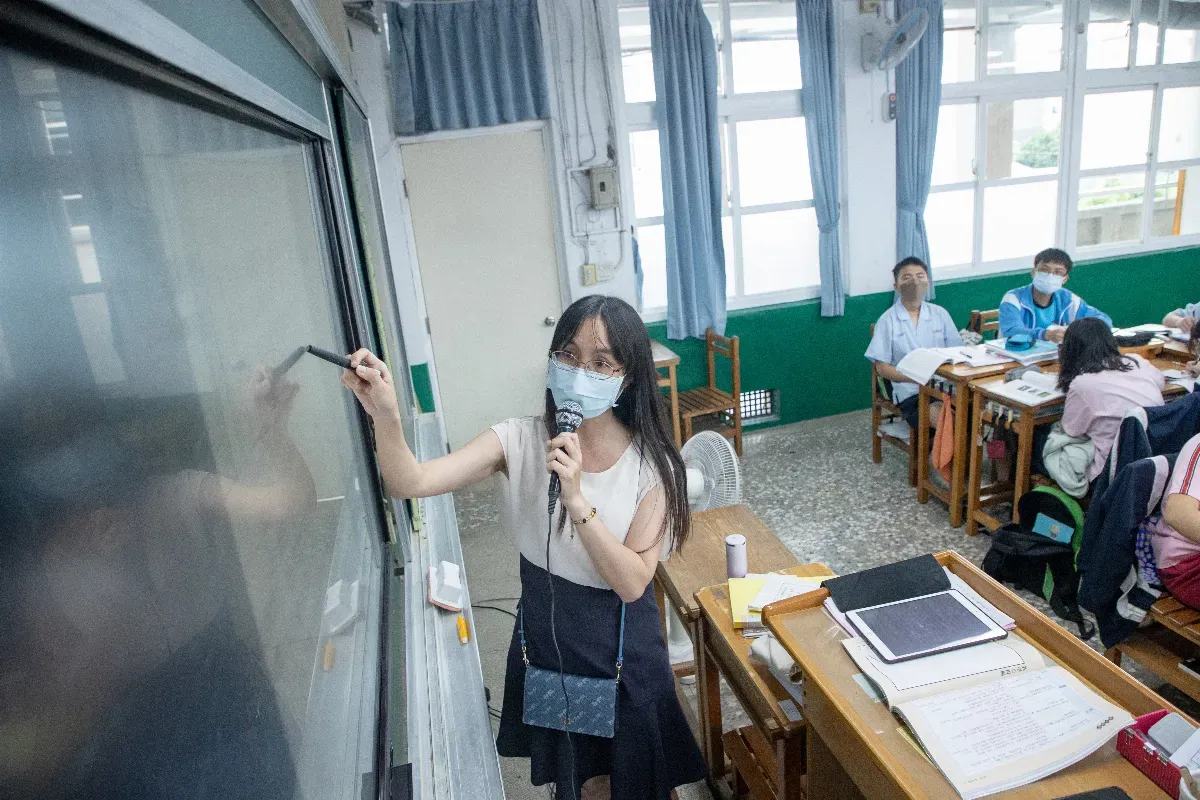 國中代理教師聘期只5個月 工會痛批被當免洗筷