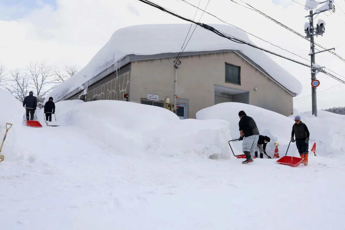 日本暴雪兩周釀35死393傷　氣溫回升恐引發雪崩