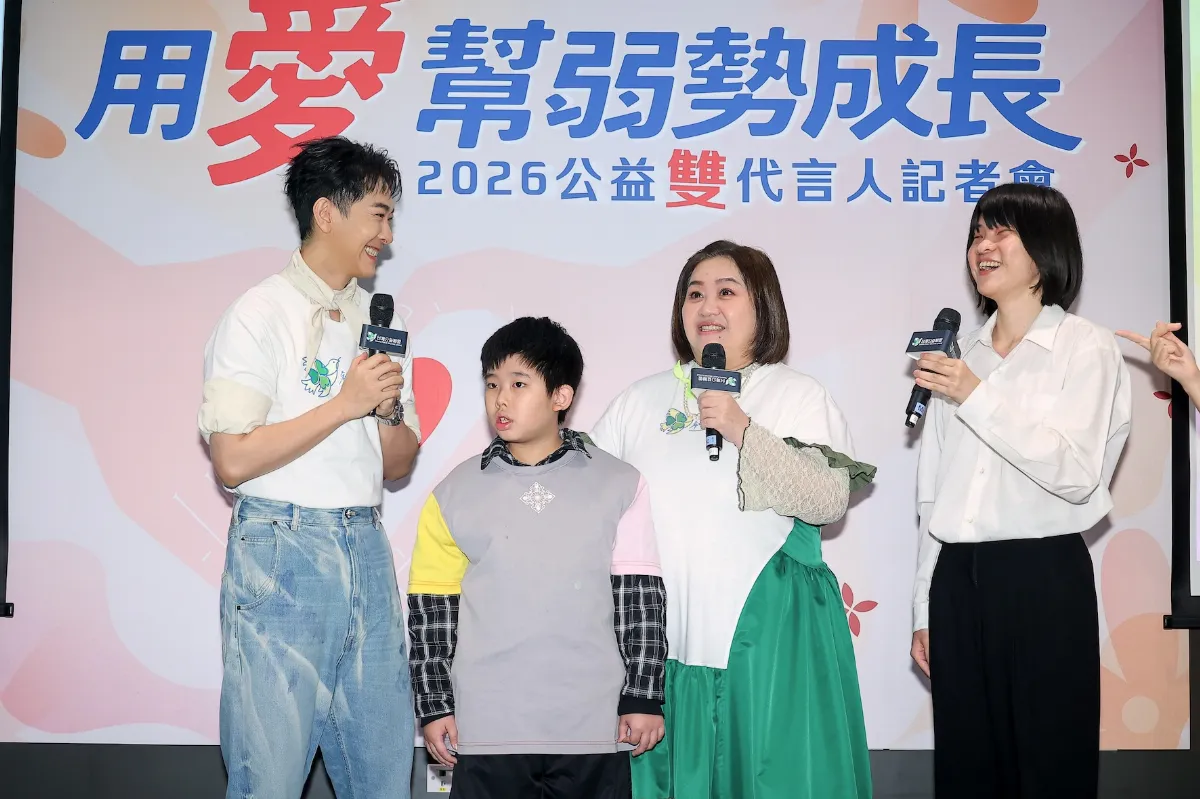 從給予到賦能 鍾欣凌、施名帥陪視障者前行