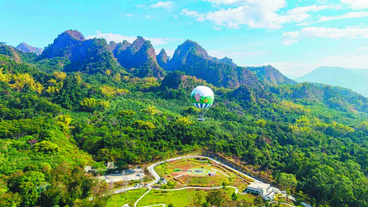 南投氦氣球樂園 可俯瞰連綿山頭