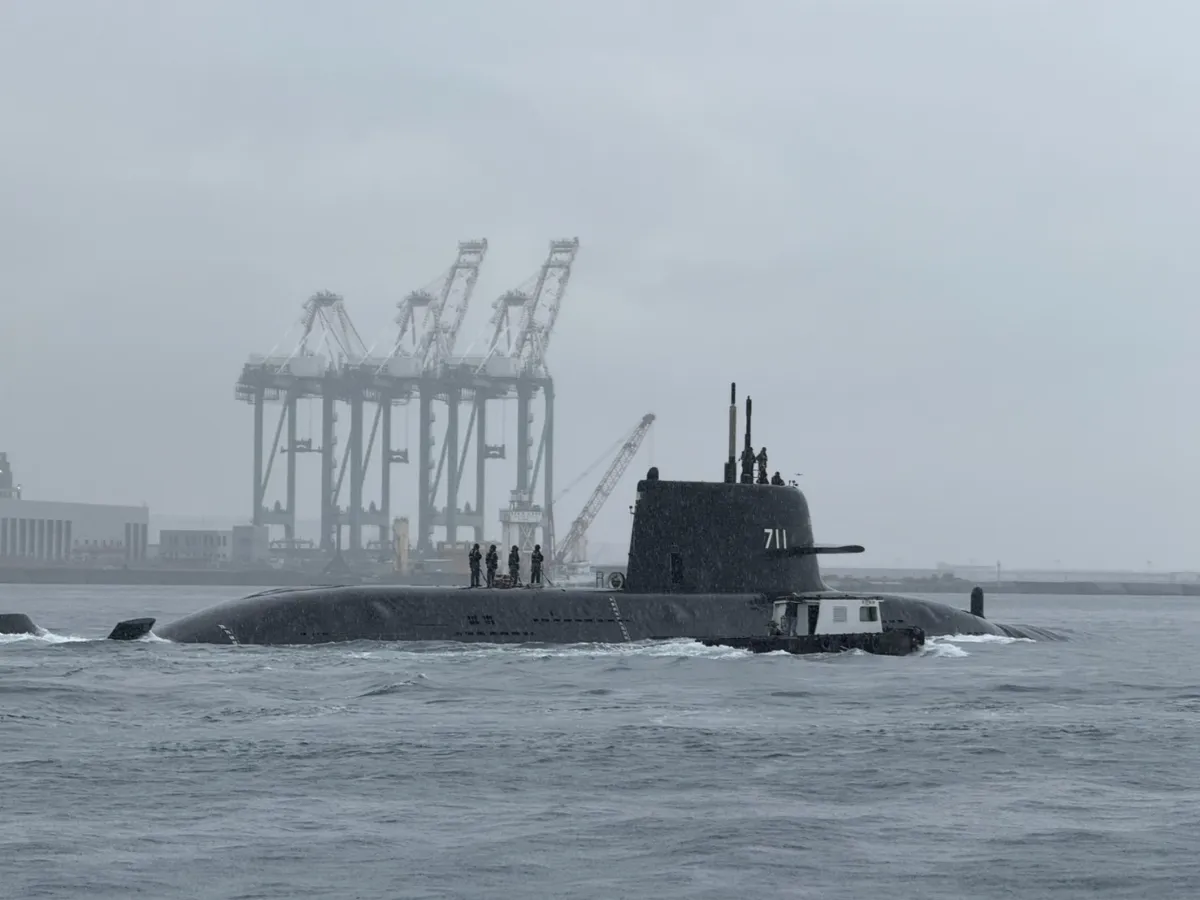 海鯤艦第4次潛航測試 深度逾10公尺