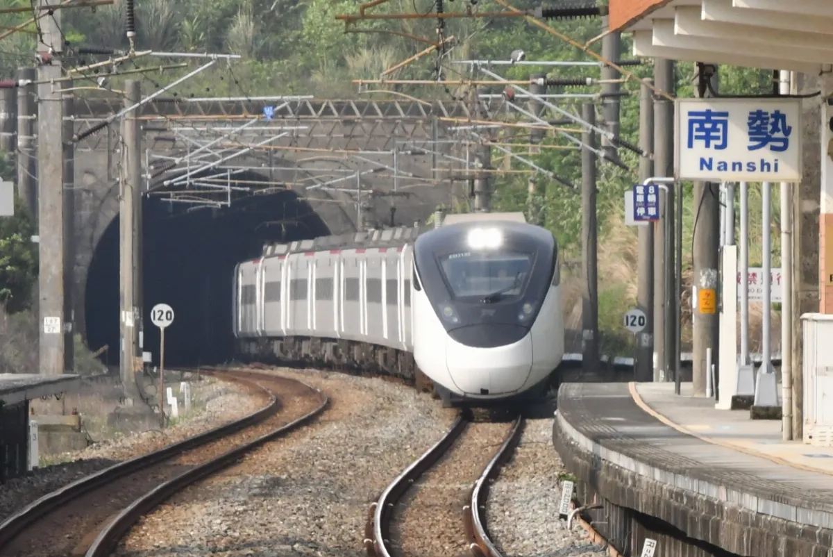台鐵調漲票價後運量反增 營收創新高