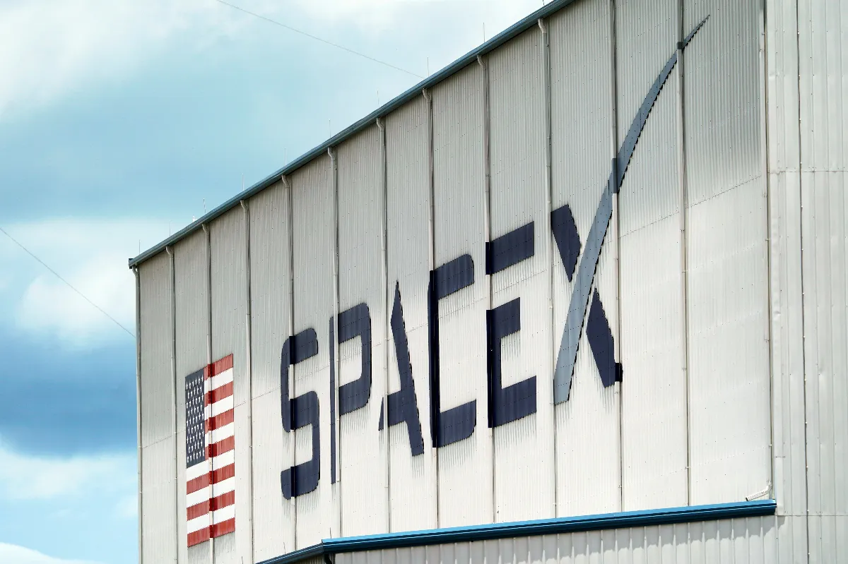 SpaceX擬推遲火星計畫 優先專注登月任務