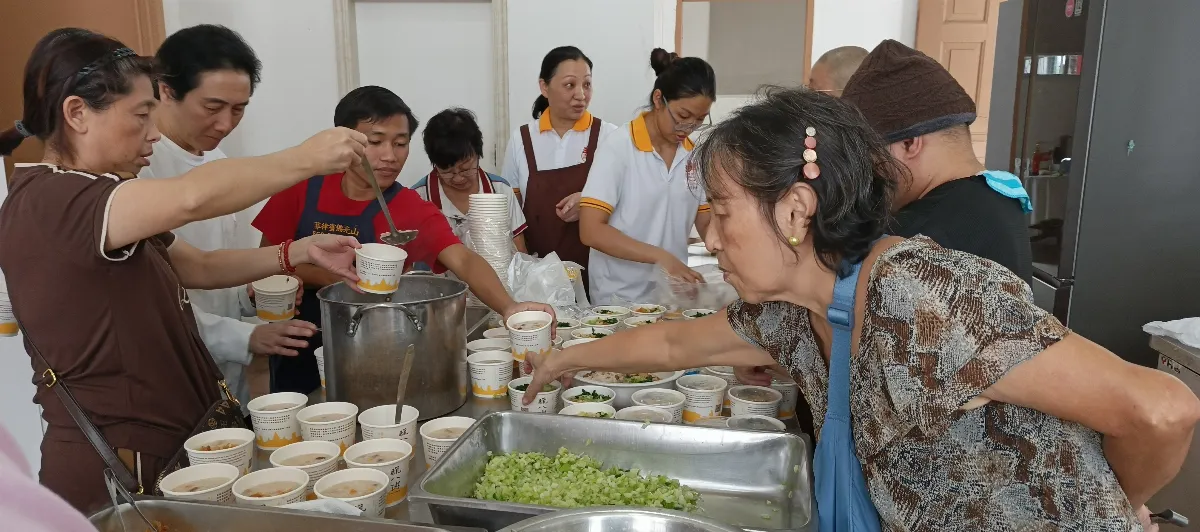 Fo Guang Shan Chu Un Temple in Cebu Cooks Laba Porridge, Warming the Hearts of Residents and Devotees