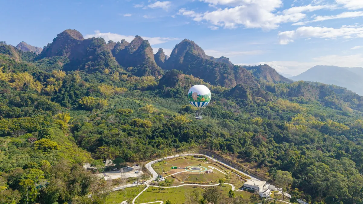 南投九九峰氦氣球樂園啟用 升空可遠眺壯麗山巒風景
