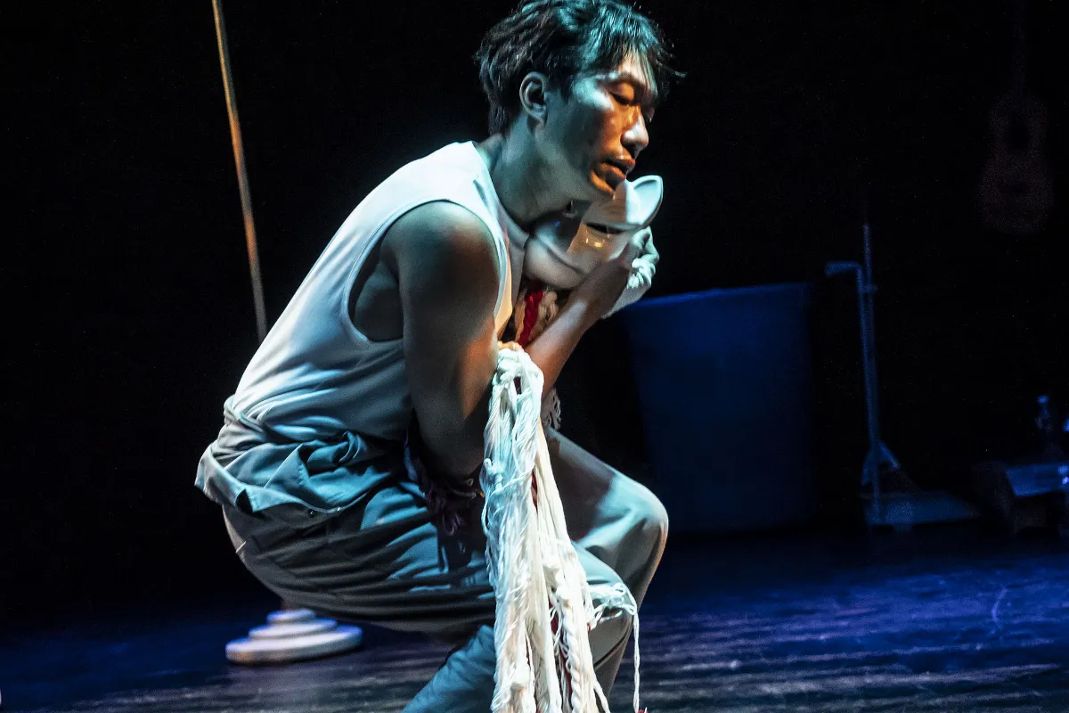 「連背影背肌都會演戲」 施冬麟再演《籠子裡的白狐》