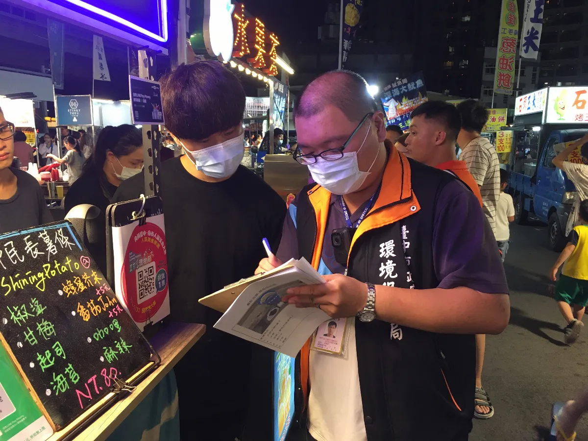 知名臭豆腐插旗台北 濃烈味道引反彈 