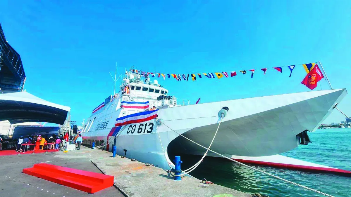 蘭嶼巡防艦交船