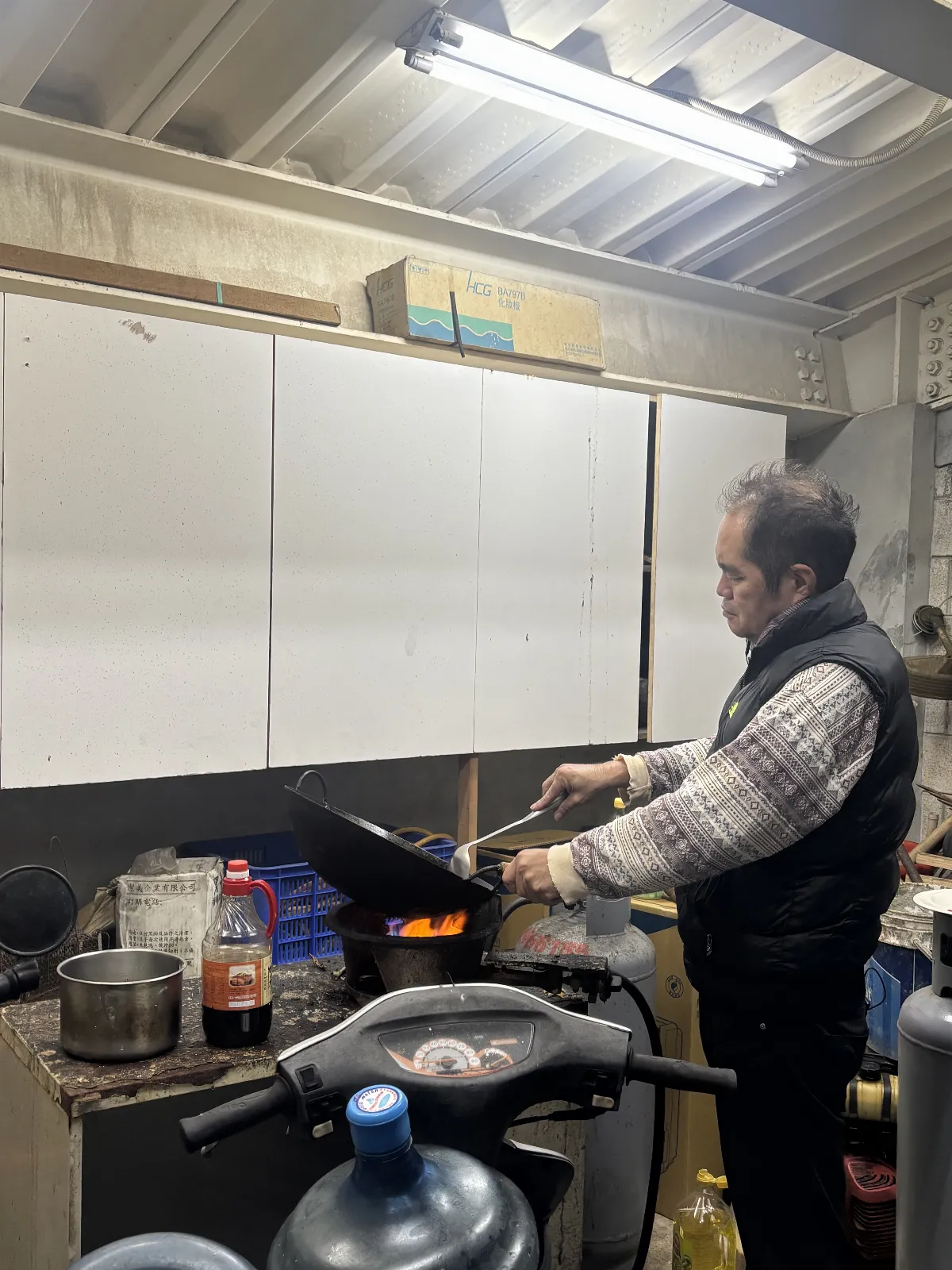 最北孤島飄熱鬧年味 彭佳嶼氣象站留守者齊聚圍爐