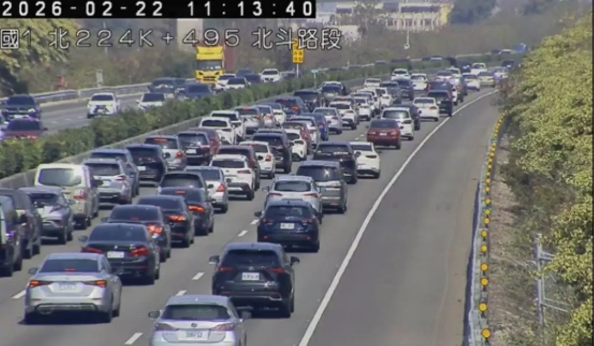 國5北向車速低 國1三事故回堵1公里