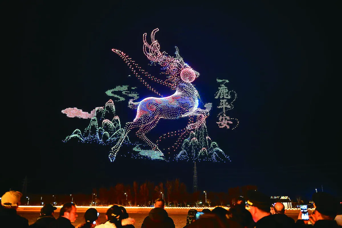 敦煌光影秀 飛天祥鹿吸睛