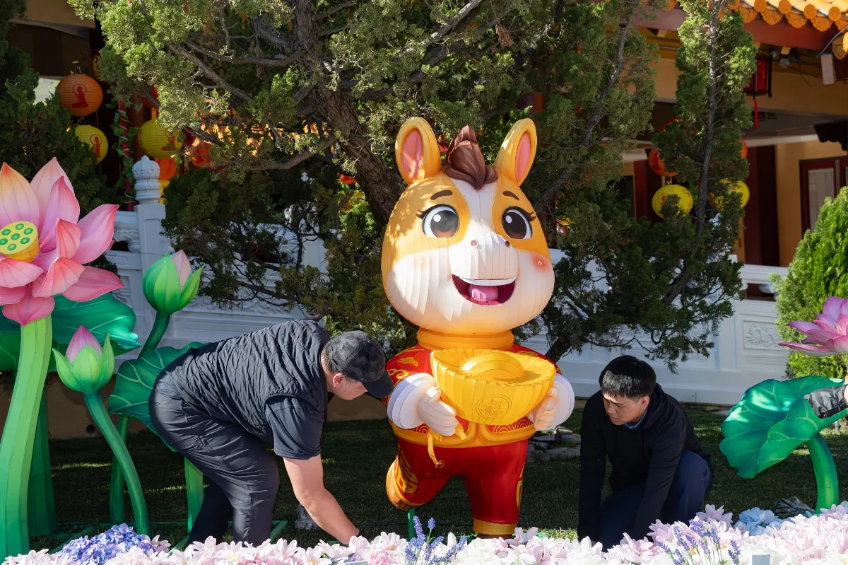 Day of Giving Volunteers Prepare Hsi Lai Temple for Lunar New Year, Celebrating Harmony and Shared Success