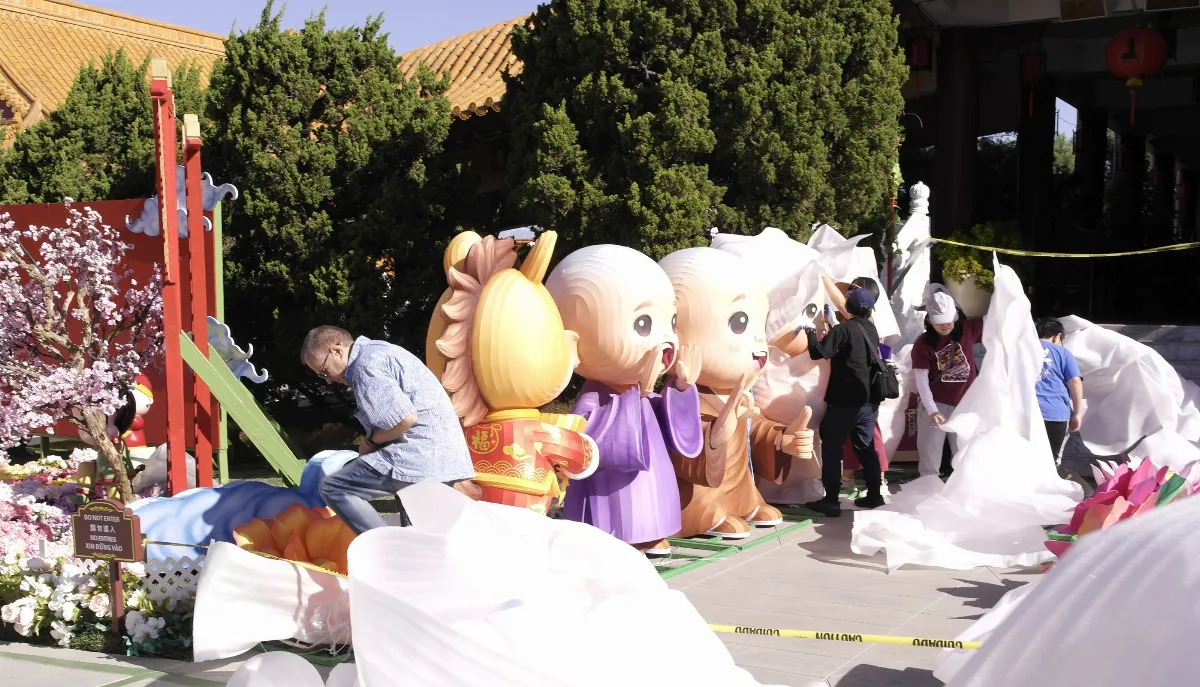 Day of Giving Volunteers Prepare Hsi Lai Temple for Lunar New Year, Celebrating Harmony and Shared Success