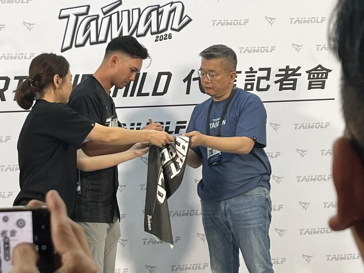 經典賽／球迷接機亂象！ 蔡其昌呼籲自重