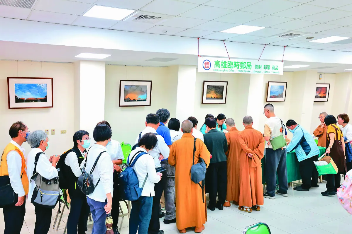 「傳燈六十 百年仰望」紀念郵票發行 方寸郵票承載信仰傳承 開賣即售罄