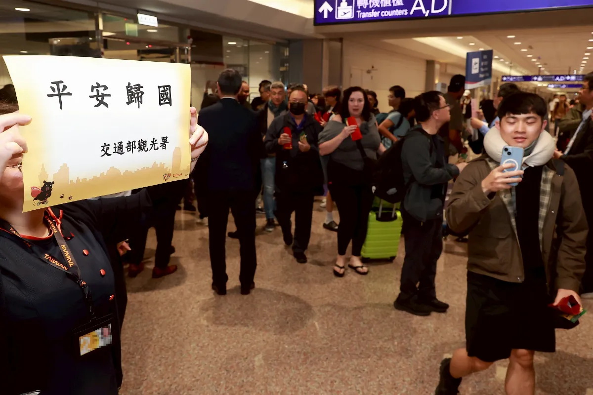 杜拜機場部分復航 501旅客搭EK366平安返抵桃園