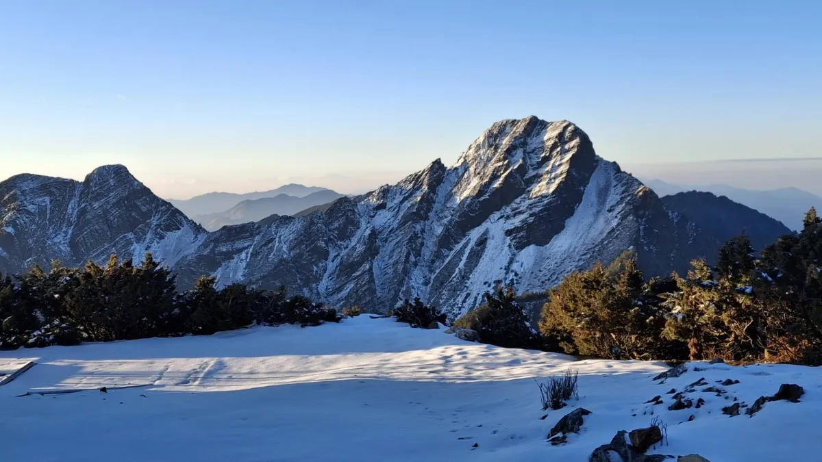 白色世界！玉山積雪5公分 今東北季風報到再降溫