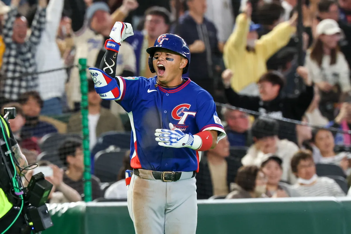 經典賽／鄭宗哲驚天轟 開心到「馬力歐跳」