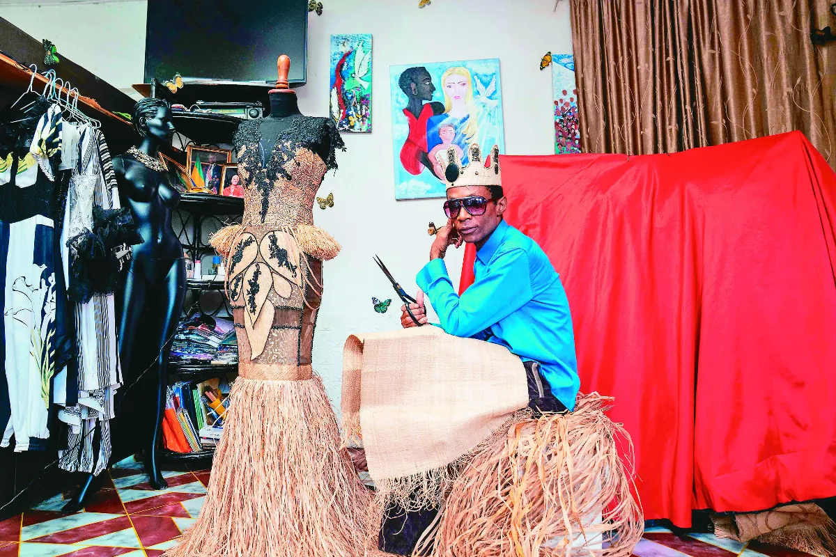 加彭酋長服布料 躍登巴黎時裝周