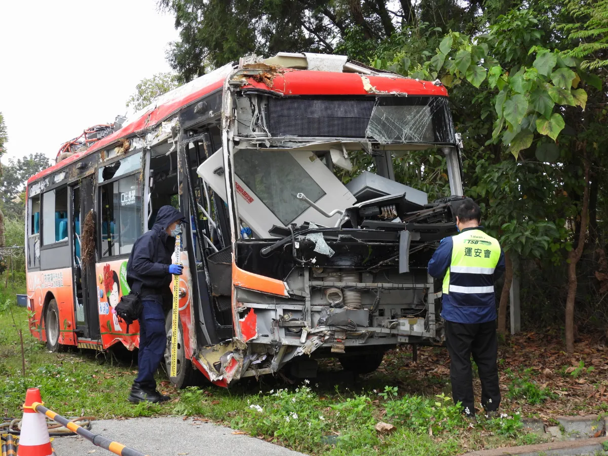 杉林溪遊園車墜谷釀1死7傷 觀光署：全面檢視遊園車安全制度