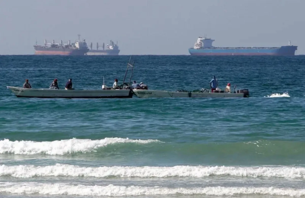 荷莫茲海峽3艘商船遭不明飛行物攻擊 其中1艘起火