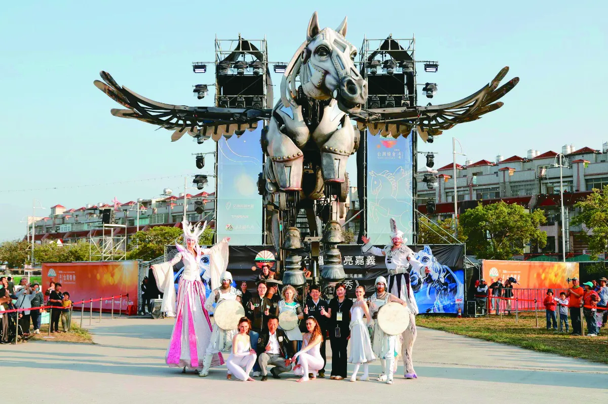 台灣燈會 法國「飛天白馬秀」演到14日