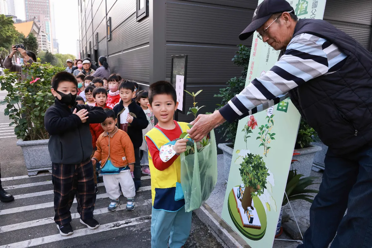 紀念孫中山逝世101周年 國館推展覽、講座與贈書贈苗活動