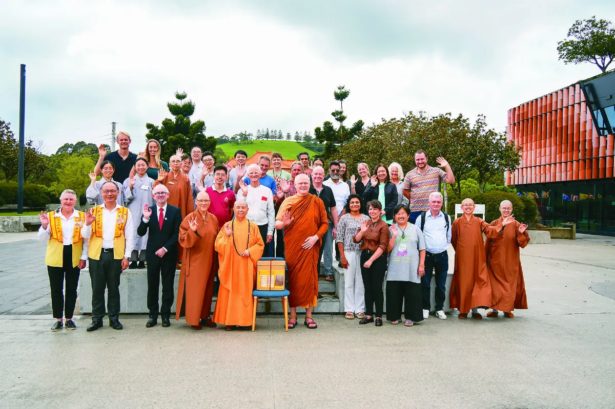 法寶贈南天大學 學術信仰新對話
