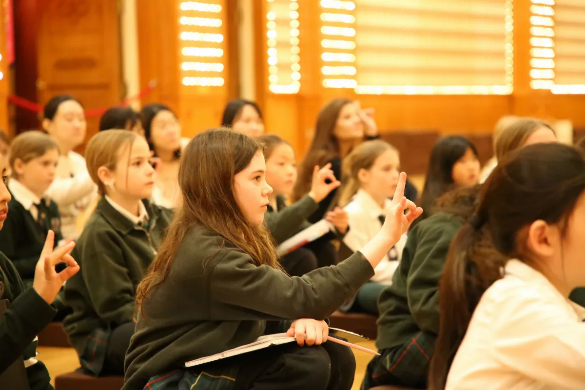 Students Explore Buddhist Culture and Three Acts of Goodness at Fo Guang Shan Temple of Toronto
