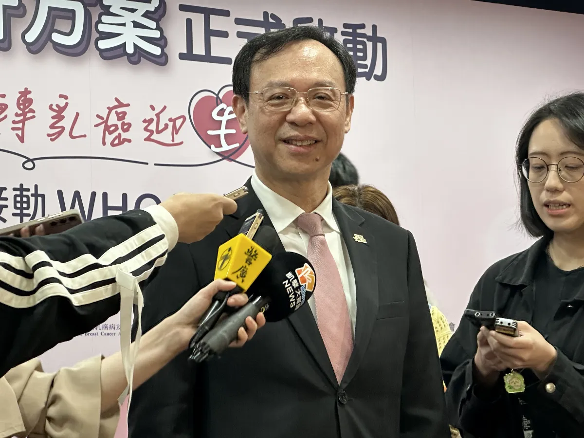 蔣萬安無菸城市構想盼設戶外吸煙室 衛福部長：法規上可行