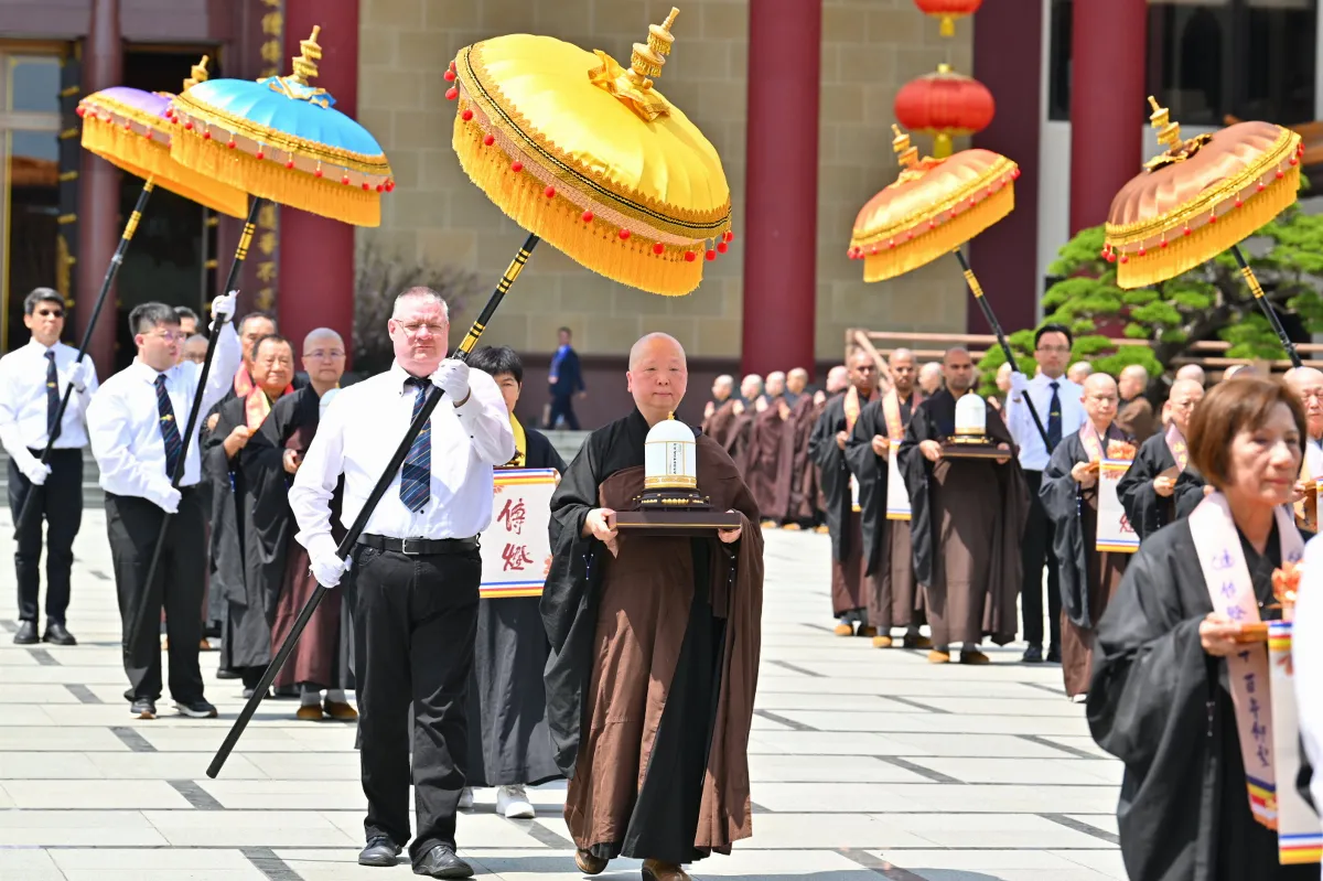 期間限定お値下げ！激レア！早い者勝ち！　話說佛光山　寺院編１・２　星雲大師 星雲大師靈骨分燈五洲同光法水長流| 人間福報