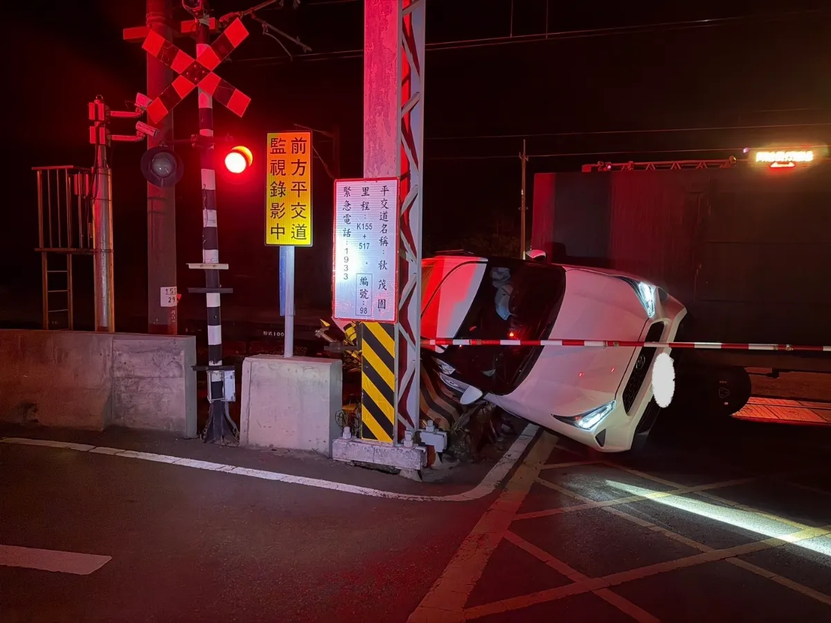 台鐵值班站長早退闖平交道釀事故 記兩大過免職