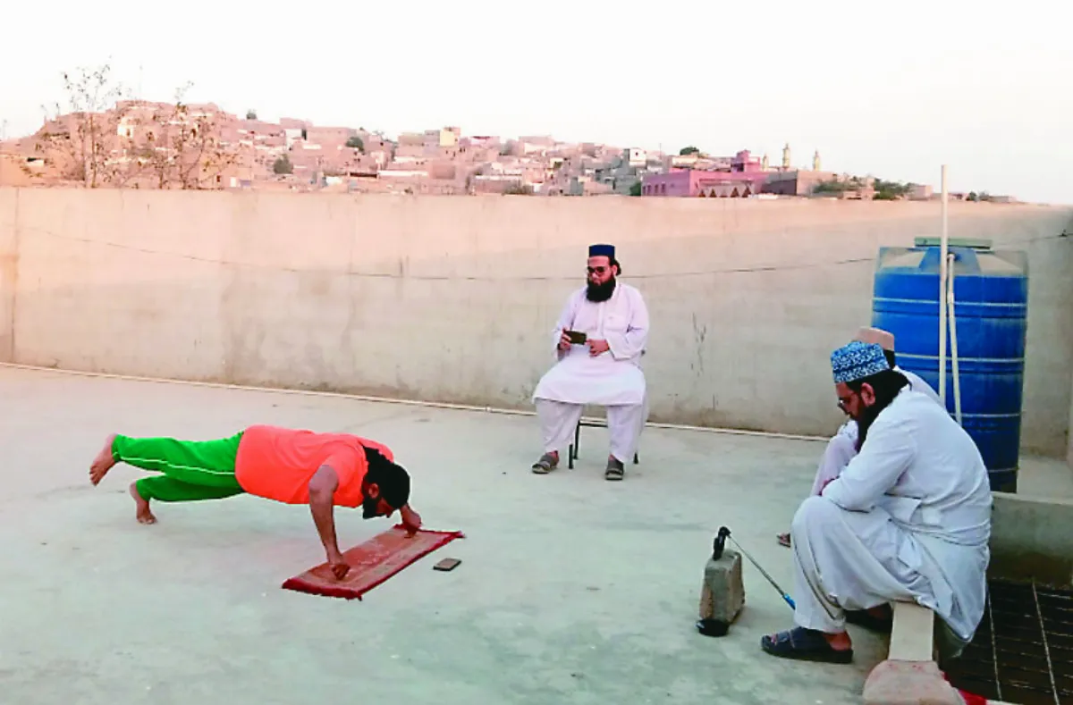 男大拇指伏地挺身 1分鐘66次破紀錄