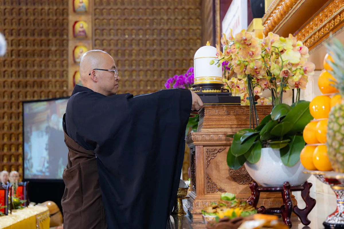 Hsi Lai Temple Enshrines Relic of Venerable Master Hsing Yun, Continuing the Dharma Lineage Across Five Continents