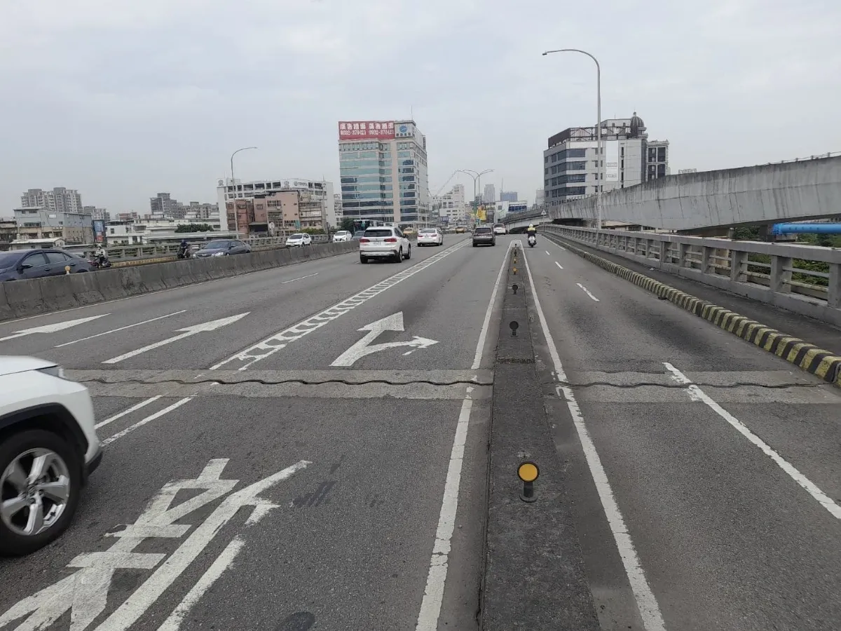 大漢橋拆機車分隔島 改善壅塞拚5月底完工