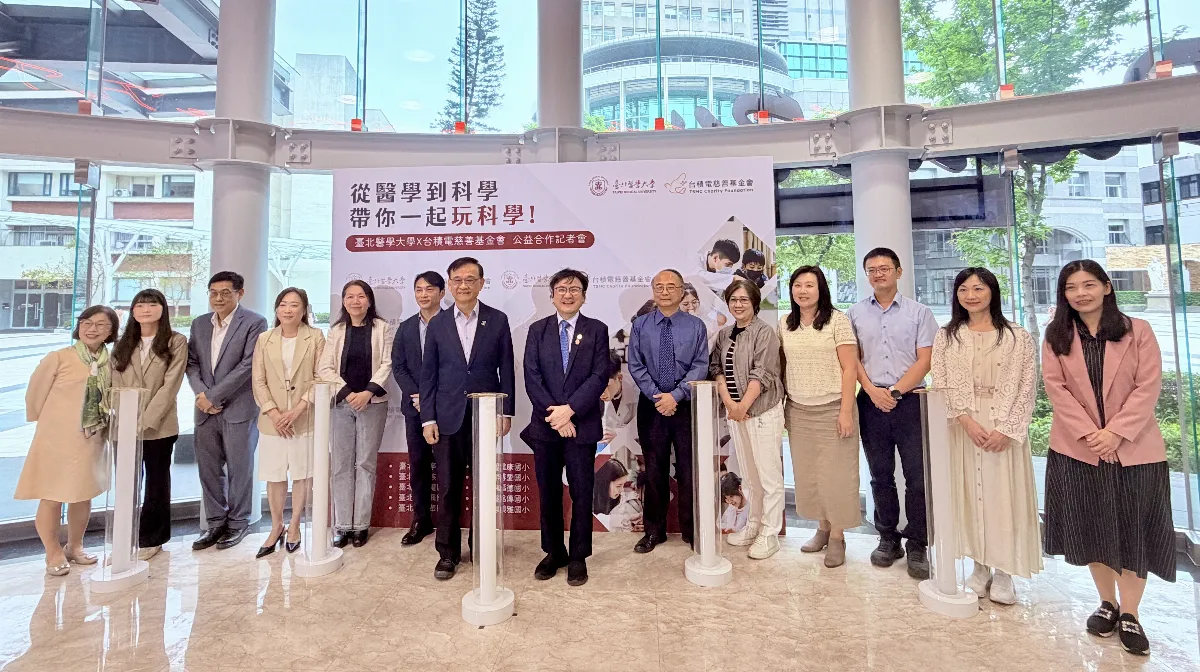 達文西機械手臂進課堂 北醫大、台積電扎根國小醫學科學教育