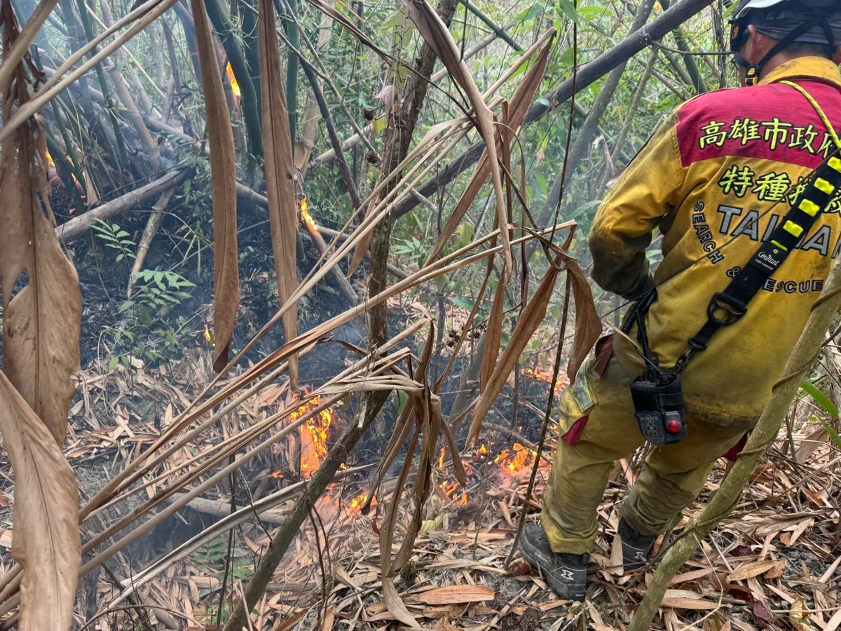 掃墓用火失控  高雄山區接連火警