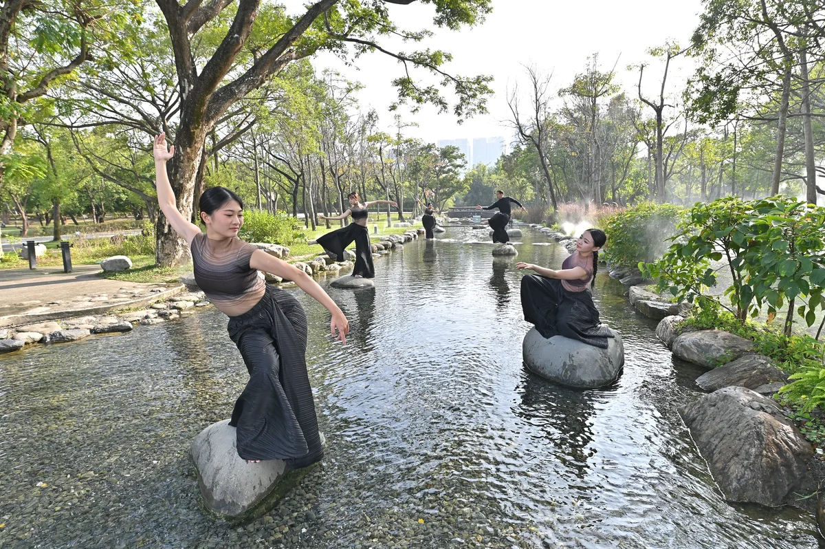 春藝環境舞蹈 帶領學童用身體探觸城市紋理