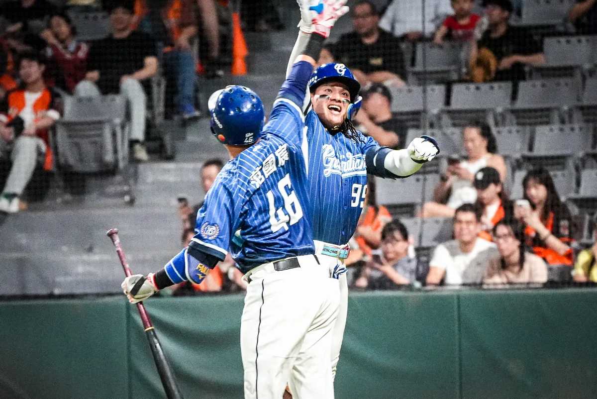 中職／悍將滿場開幕戰 張育成勝打再送張奕勝投