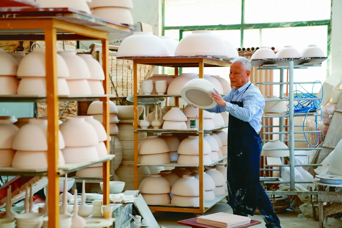 景德鎮薄胎瓷匠人 盧建德 毫釐間求技藝新高度