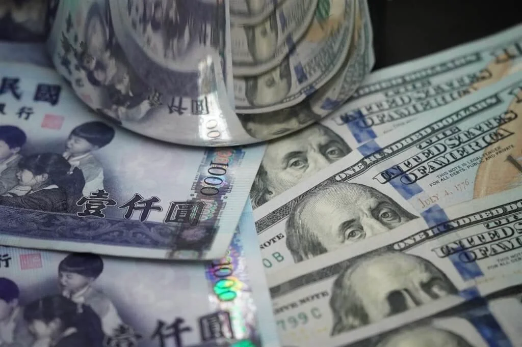 中東戰火央行拋匯穩市 3月底外匯存底驟減86億美元