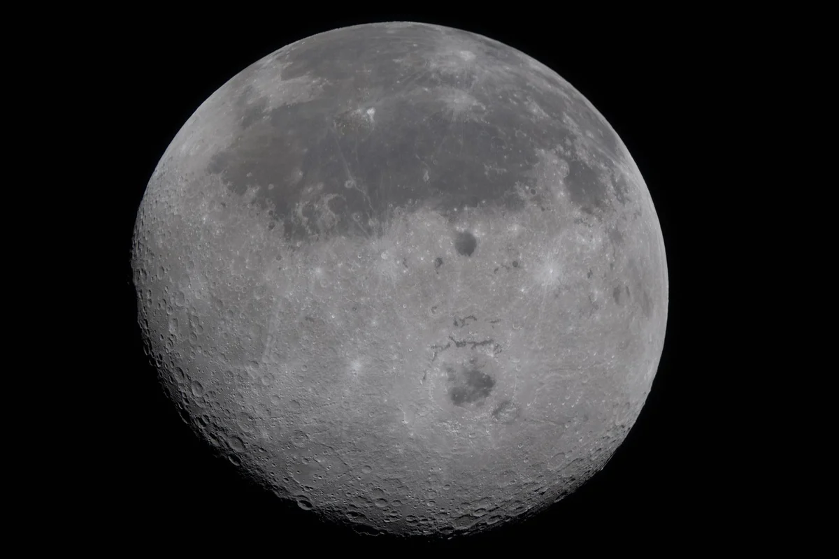 NASA為月球隕石坑命名 背後有催淚故事