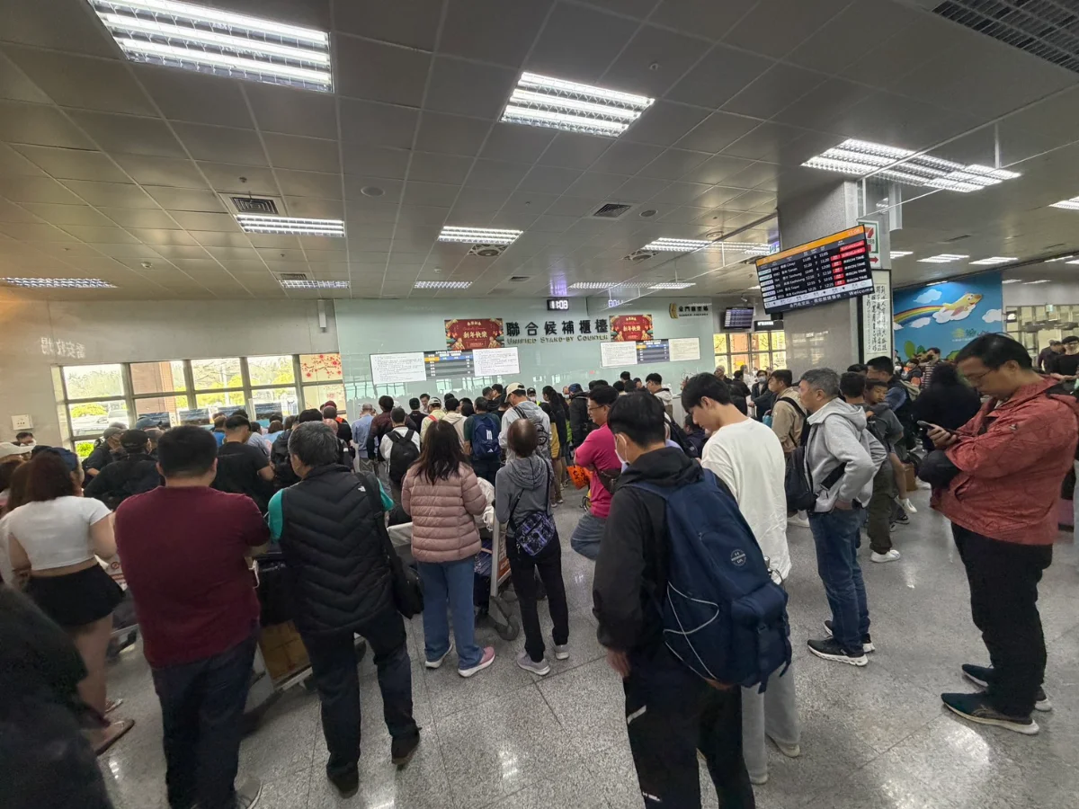 清明收假金門713人機場苦等補位 軍機待命拚今日全數返台