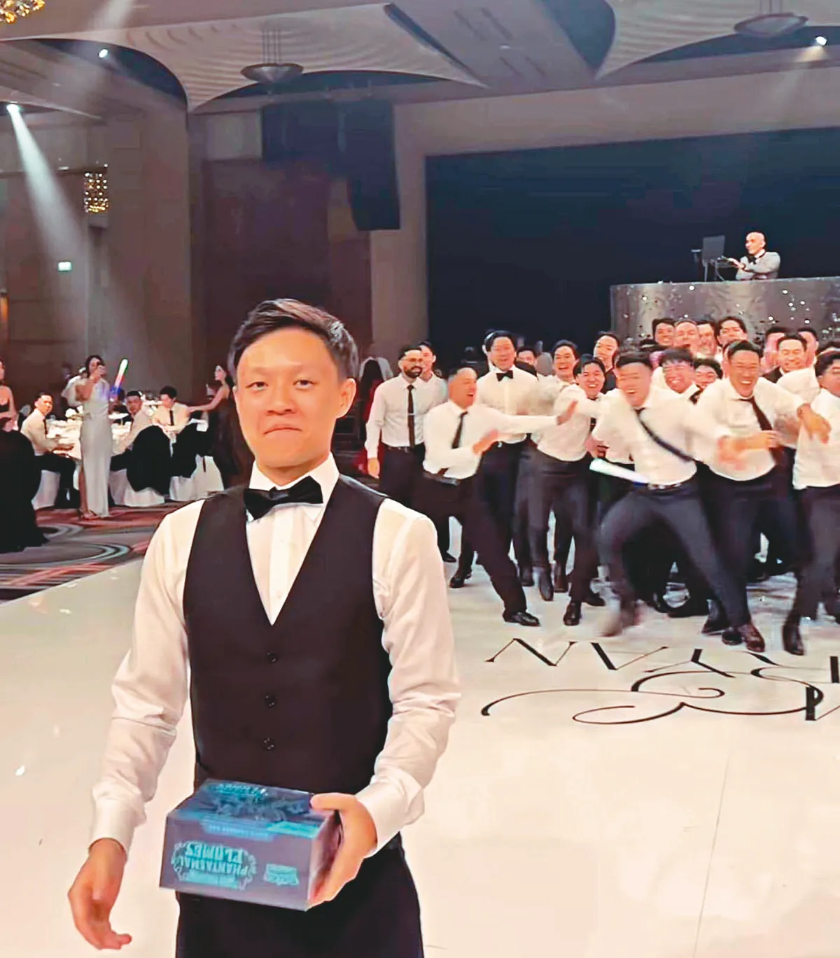 不丟捧花 改新郎丟限量寶可夢卡