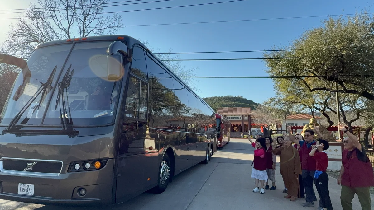 Vietnamese Guanyin Compassion Practice Center Makes First Lunar New Year Visit to Xiangyun Temple in Austin