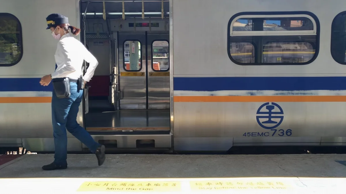 台鐵六家線列車故障卡千甲站 2列次停駛