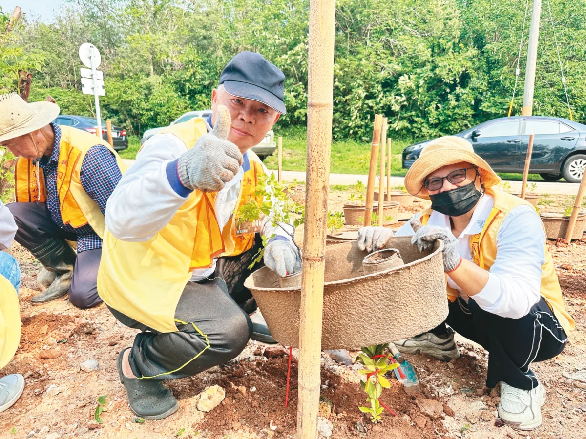 世界地球日  金門佛光人植樹